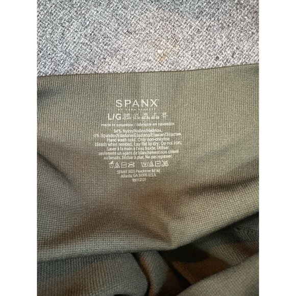 Spanx Dark Greens Camo Leggings for Women, Size Large 23" Inseam - Picture 6 of 6